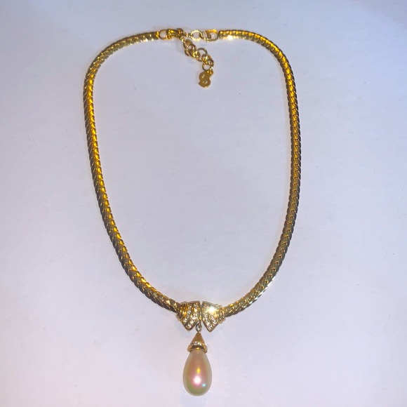 Christian Dior vintage pearl drop necklace